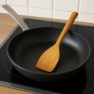 Stekespade i heltre Akasie, håndlaget – skånsom mot stekepanner. Norskprodusert, gjenbrukt trevirke. thumbnail